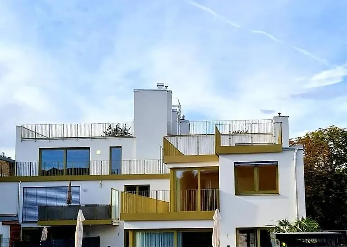 Beautiful Apartment With Parking, Brilliant Location