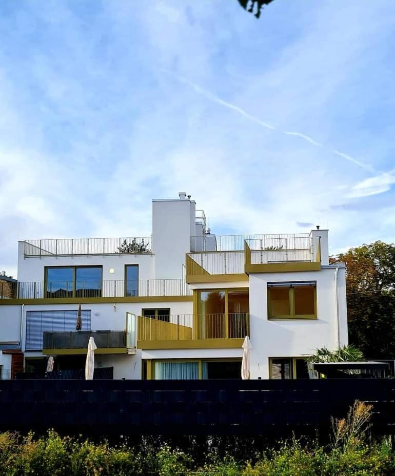 Apartment Beautiful With Parking, Brilliant Location