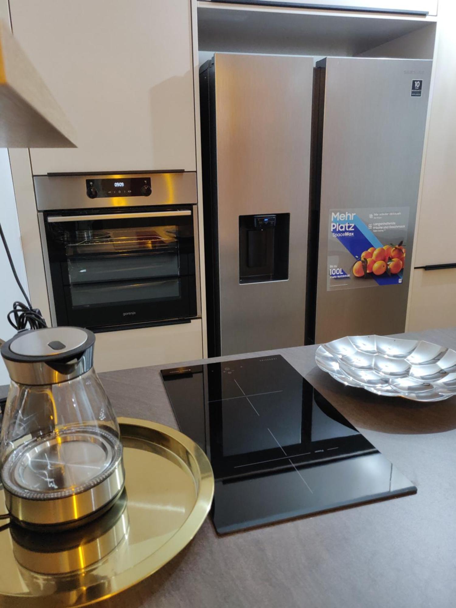 Apartment Beautiful With Parking, Brilliant Location *