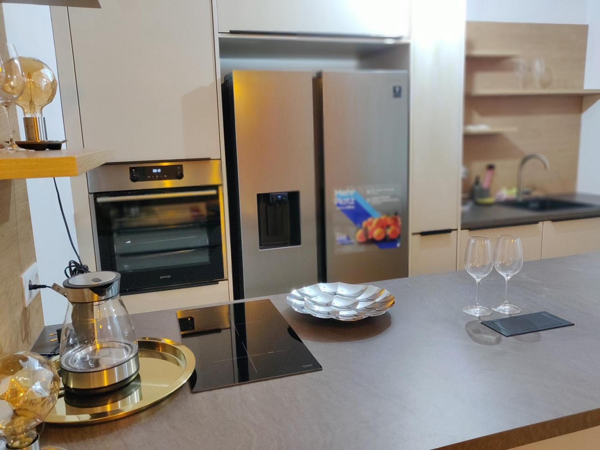 Beautiful With Parking, Brilliant Location Apartment Wien